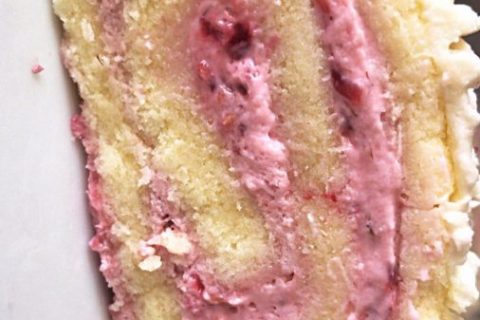 Cliquez pour zoomer ! Bûche de Noël framboises et chocolat blanc Thermomix par Sofia_5