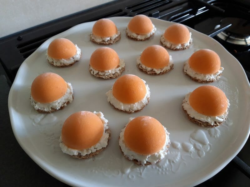 Cliquez pour zoomer ! Dômes à la mousse de poivrons et chèvre frais Thermomix par elobl