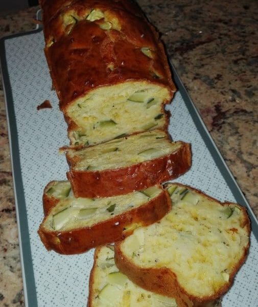 Cliquez pour zoomer ! Cake courgettes et cheddar Thermomix par Kariquin