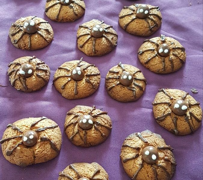 Cliquez pour zoomer ! Spider cookies (cookies araignées) Thermomix par Caroluche