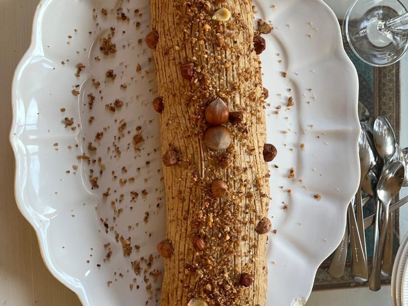 Cliquez pour zoomer ! Bûche pralinée aux éclats de noisettes caramélisés Thermomix par aloibaf
