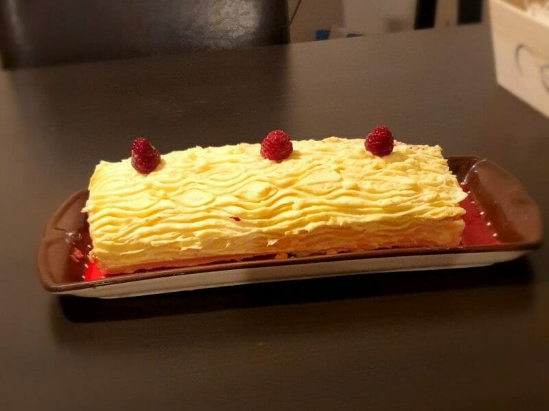 Cliquez pour zoomer ! Bûche de Noël framboises et chocolat blanc Thermomix par emmanuelle_8