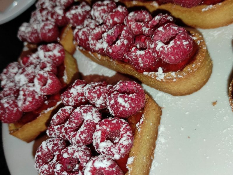 Cliquez pour zoomer ! Tartelettes framboises sur crème d’amande et pistache Thermomix par Leilabou