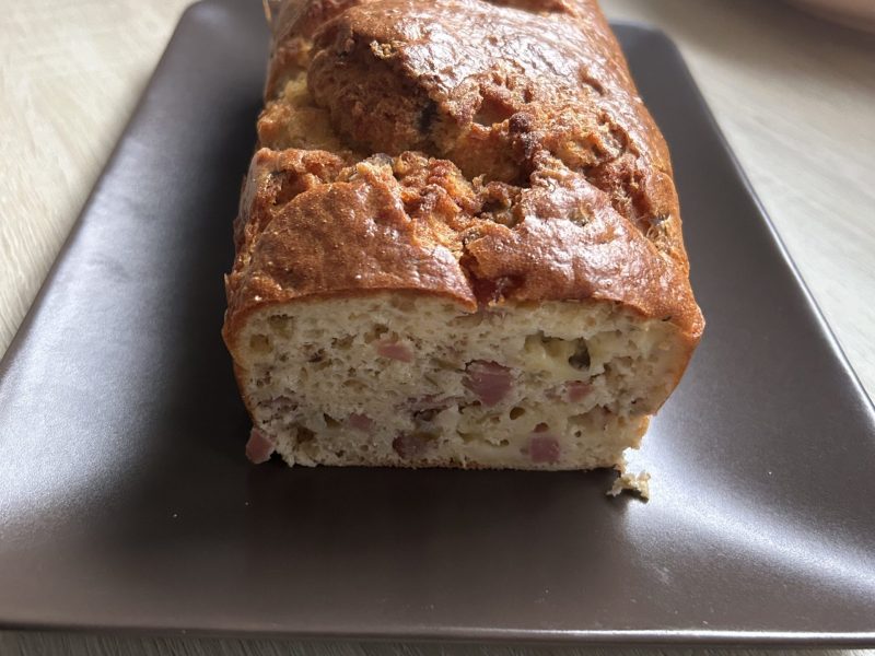 Cliquez pour zoomer ! Cake salé jambon fromage et olives Thermomix par chris44600