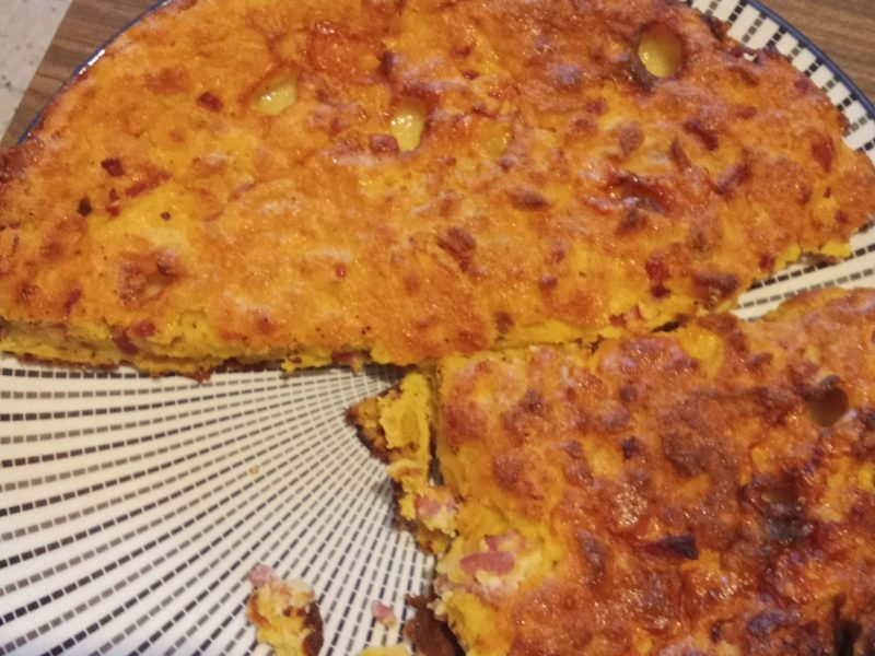 Cliquez pour zoomer ! Pudding salé au pain et aux lardons Thermomix par cookonono52