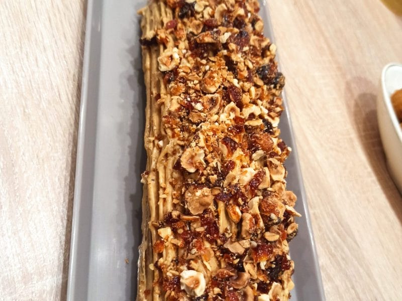 Cliquez pour zoomer ! Bûche pralinée aux éclats de noisettes caramélisés Thermomix par FlowPec
