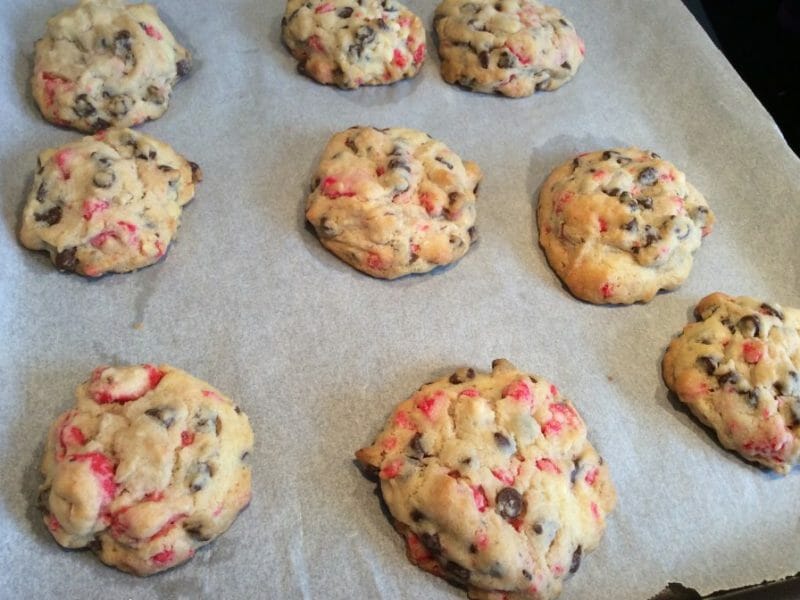 Cliquez pour zoomer ! Cookies aux éclats de pralines roses et pépites de chocolat Thermomix par Didou68