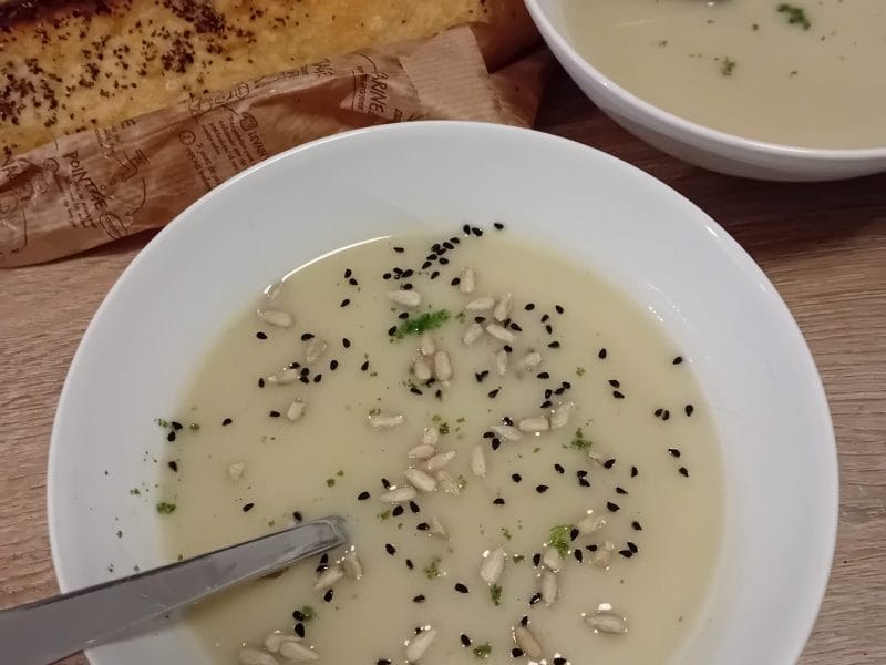 Cliquez pour zoomer ! Velouté à l’oignon et aux pommes de terre Thermomix par yassmiine1