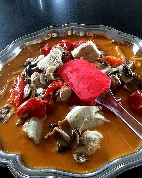 Cliquez pour zoomer ! Pennes au poulet, tomates et champignons Thermomix par Jukebox78