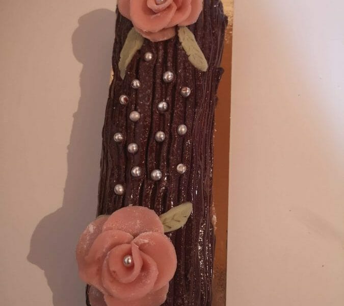 Cliquez pour zoomer ! Bûche de Noël framboises et chocolat blanc Thermomix par Alexandra_13