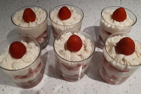 Cliquez pour zoomer ! Délices fraises et chocolat blanc Thermomix par melagie14