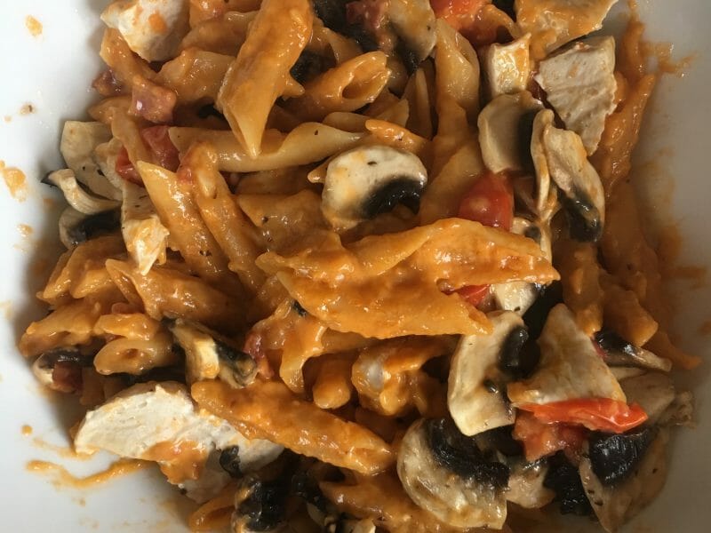 Cliquez pour zoomer ! Pennes au poulet, tomates et champignons Thermomix par EmmaElodie
