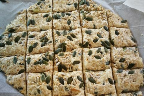 Cliquez pour zoomer ! Crackers salés à l’emmental et aux graines Thermomix par Linda68580