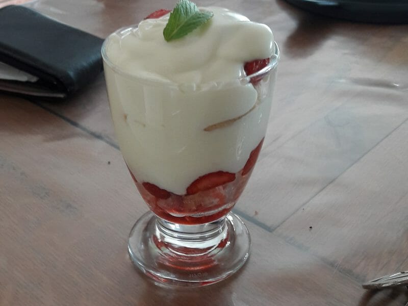 Cliquez pour zoomer ! Délices fraises et chocolat blanc Thermomix par GuilLulu