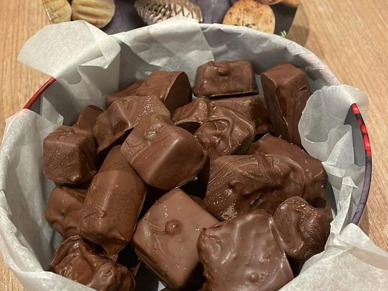 Cliquez pour zoomer ! Caramels aux cacahuètes enrobés de chocolat Thermomix par coco@31
