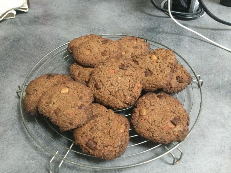 Cliquez pour zoomer ! Cookies aux éclats de pralines roses et pépites de chocolat Thermomix par Mamichou51