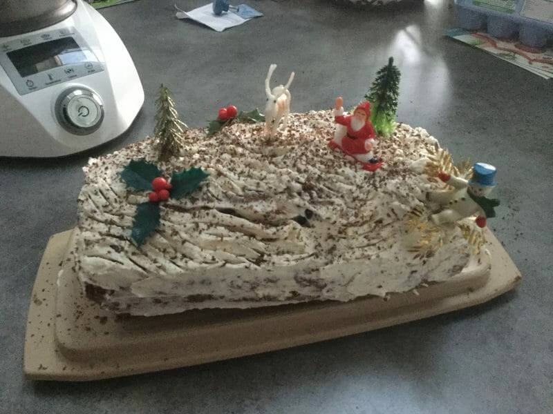 Cliquez pour zoomer ! Bûche forêt noire Thermomix par Mamichou51