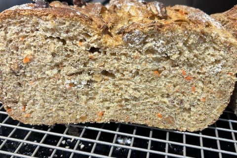 Cliquez pour zoomer ! Pain cocotte aux carottes et aux noisettes Thermomix par thuyrob