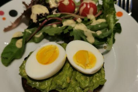 Cliquez pour zoomer ! Tartine avocat et oeuf mollet au Thermomix