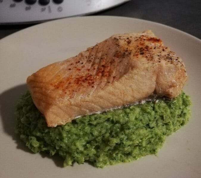 Cliquez pour zoomer ! Saumon sur purée de brocolis Thermomix par Manuelsa3