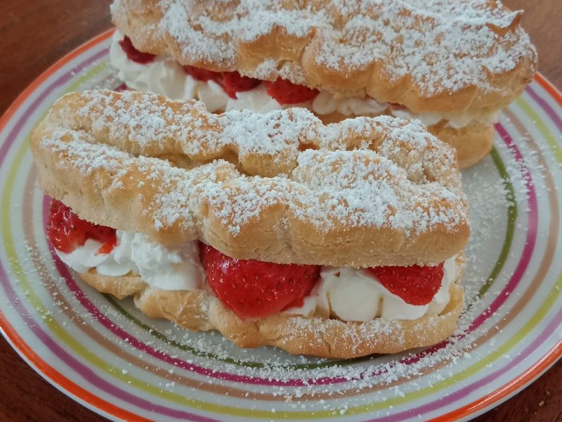 Cliquez pour zoomer ! Éclairs fraises chantilly Thermomix par fleurdebouclans