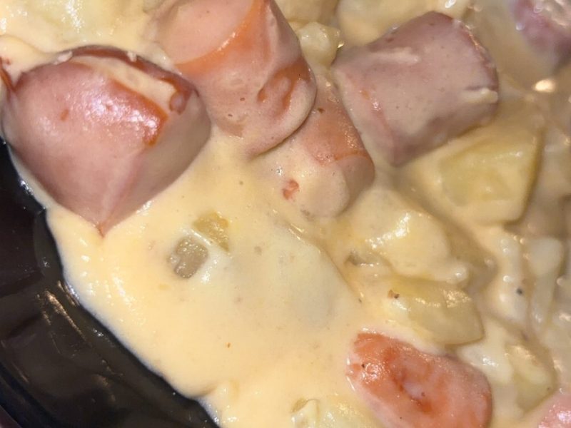 Cliquez pour zoomer ! Pommes de terre et knackis sauce cheddar Thermomix par tatiana_168