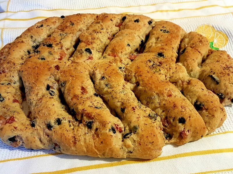 Cliquez pour zoomer ! Fougasse olives et lardons Thermomix par Philcoyote
