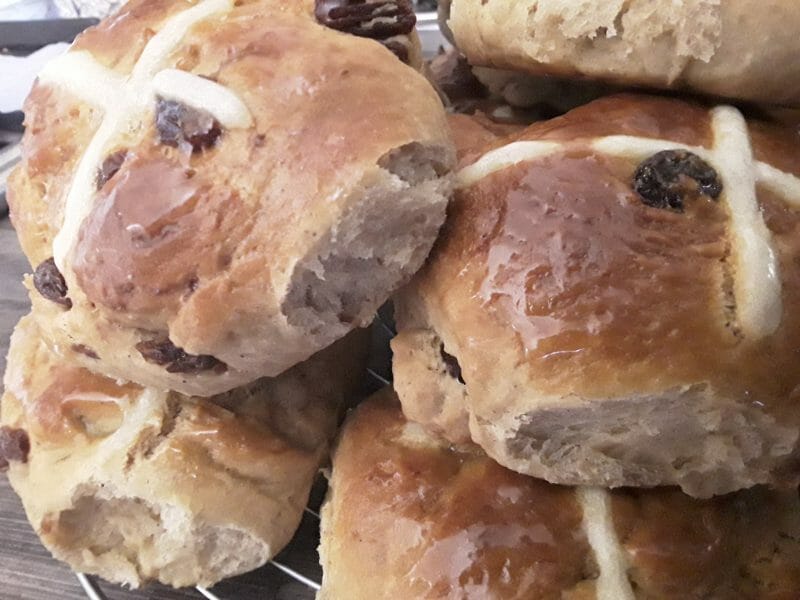 Cliquez pour zoomer ! Hot cross buns – petits pains anglais de Pâques Thermomix par Malain
