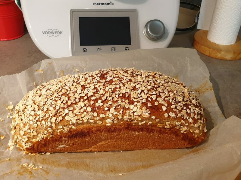 Cliquez pour zoomer ! Pain aux flocons d’avoine et au miel Thermomix par Alex_La_paupiette