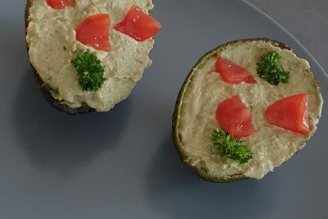 Cliquez pour zoomer ! Avocats aux rillettes de thon au basilic au Thermomix