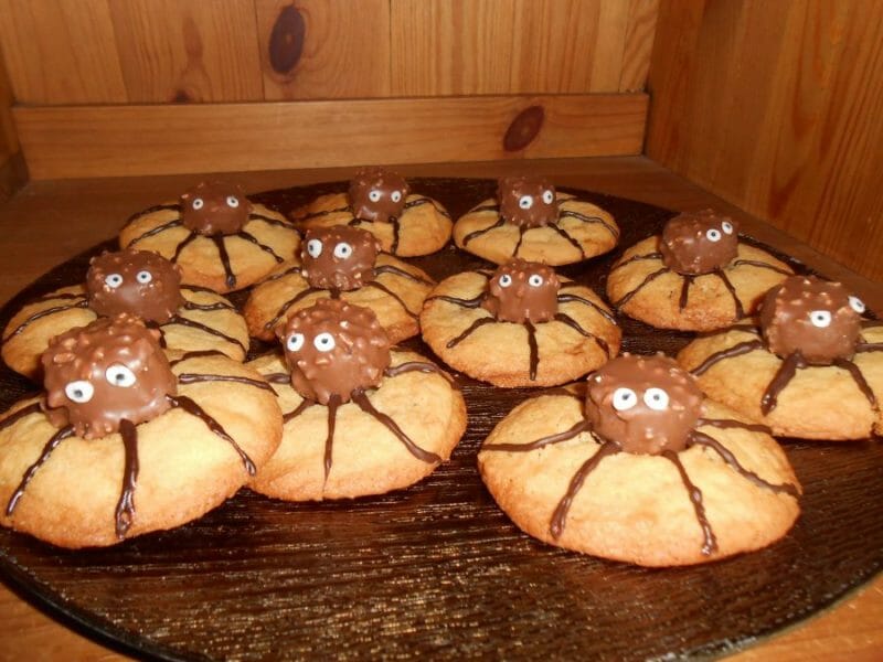 Cliquez pour zoomer ! Spider cookies (cookies araignées) Thermomix par Karine Vernier