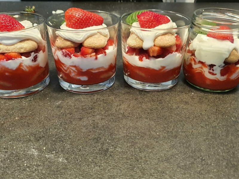 Cliquez pour zoomer ! Tiramisu aux fraises en verrines Thermomix par alexplumett