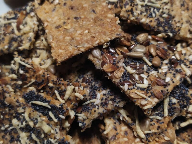 Cliquez pour zoomer ! Crackers salés à l’emmental et aux graines Thermomix par SAYAELY