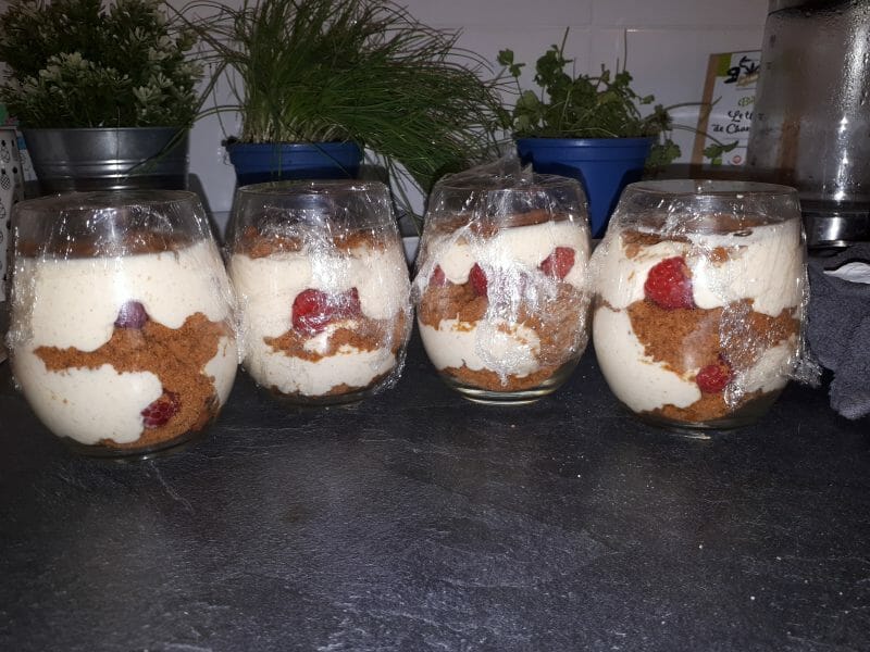 Cliquez pour zoomer ! Tiramisu aux framboises et spéculoos Thermomix par FannyH