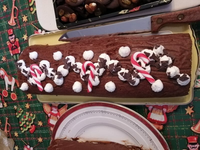 Cliquez pour zoomer ! Bûche forêt noire Thermomix par Emmye1010