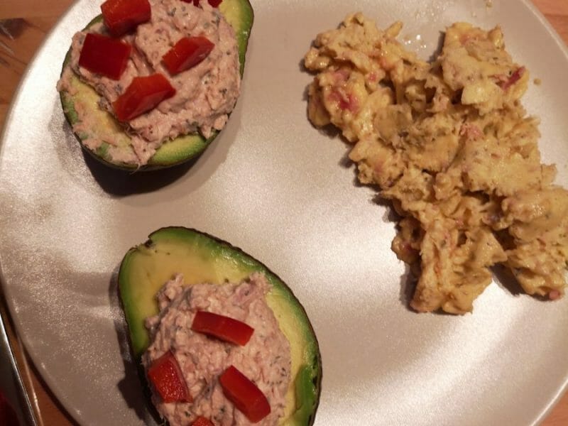 Cliquez pour zoomer ! Avocats aux rillettes de thon au basilic Thermomix par Zozolaine