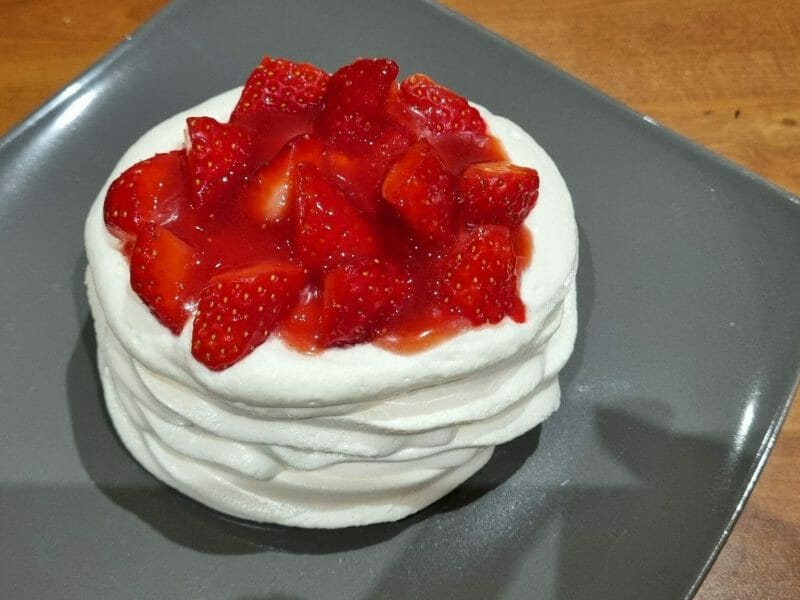 Cliquez pour zoomer ! Mini pavlova aux fraises Thermomix par gaggou
