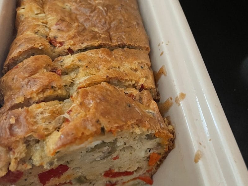 Cliquez pour zoomer ! Cake aux poivrons, fêta et olives Thermomix par Carole HR