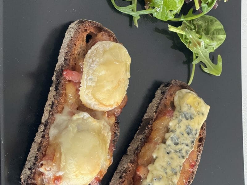 Cliquez pour zoomer ! Tartines échalotes et poires au chèvre Thermomix par crumblecannelle