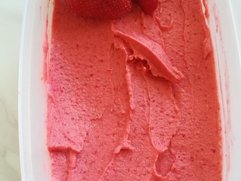 Cliquez pour zoomer ! Glace à la fraise Thermomix par Anais_38