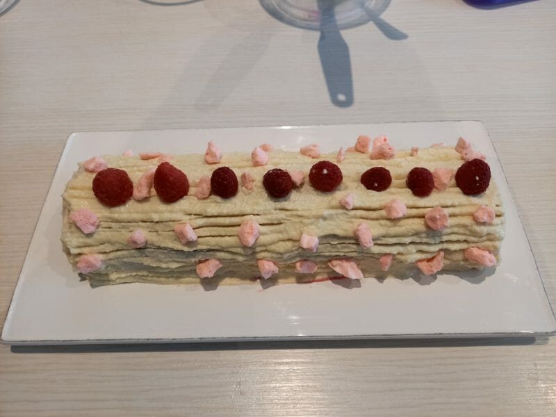 Cliquez pour zoomer ! Bûche de Noël framboises et chocolat blanc Thermomix par Marie_56