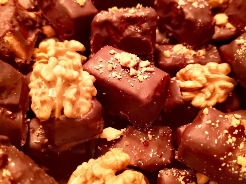 Cliquez pour zoomer ! Caramels aux cacahuètes enrobés de chocolat Thermomix par Adeline