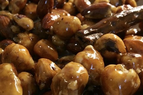 Cliquez pour zoomer ! Bûche pralinée aux éclats de noisettes caramélisés Thermomix par d6bel