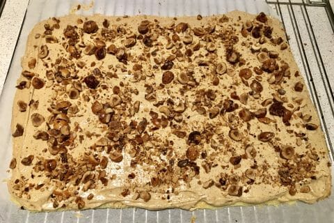 Cliquez pour zoomer ! Bûche pralinée aux éclats de noisettes caramélisés Thermomix par d6bel