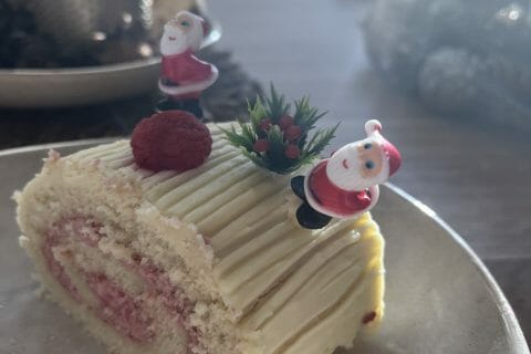 Cliquez pour zoomer ! Bûche de Noël framboises et chocolat blanc Thermomix par Shaton