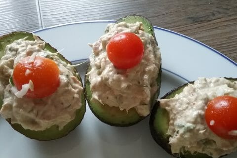 Cliquez pour zoomer ! Avocats aux rillettes de thon au basilic Thermomix par Isa29270