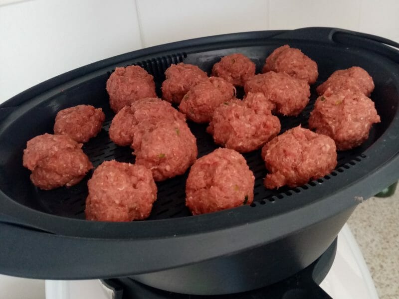 Cliquez pour zoomer ! Boulettes de viandes à la sauce tomate Thermomix par zazou3
