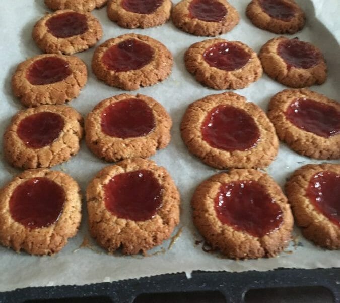 Cliquez pour zoomer ! Biscuits à la confiture – Jam drops Thermomix par Jennifix