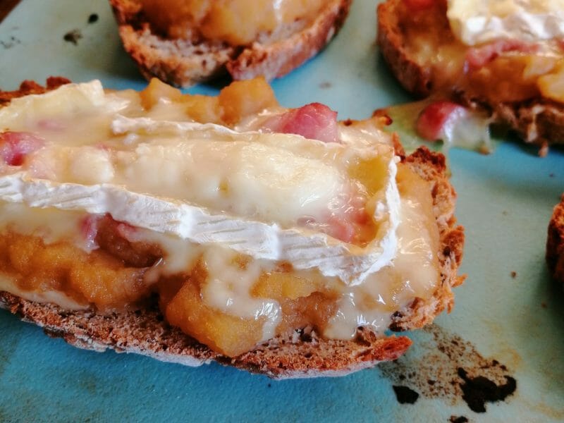 Cliquez pour zoomer ! Tartines normandes pommes et camembert Thermomix par Blanche_Pattes