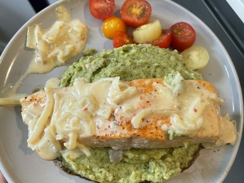 Cliquez pour zoomer ! Saumon sur purée de brocolis Thermomix par Caro2564